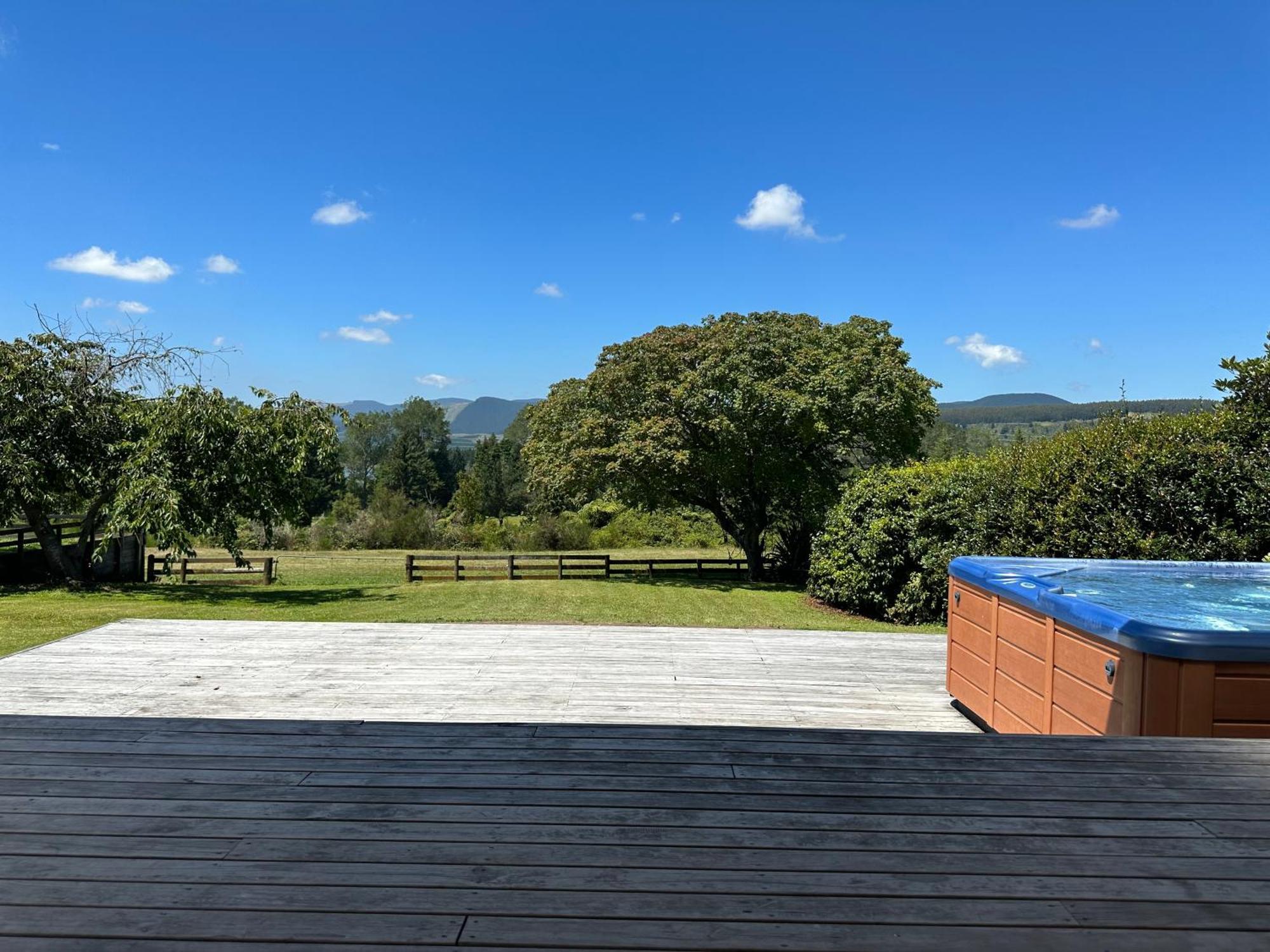 Lake Holiday Home - Spa & Views Mangakino Εξωτερικό φωτογραφία